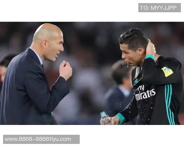 齐达内谈完美球员标准强调左右脚视野头球能力与C罗大罗进球天赋